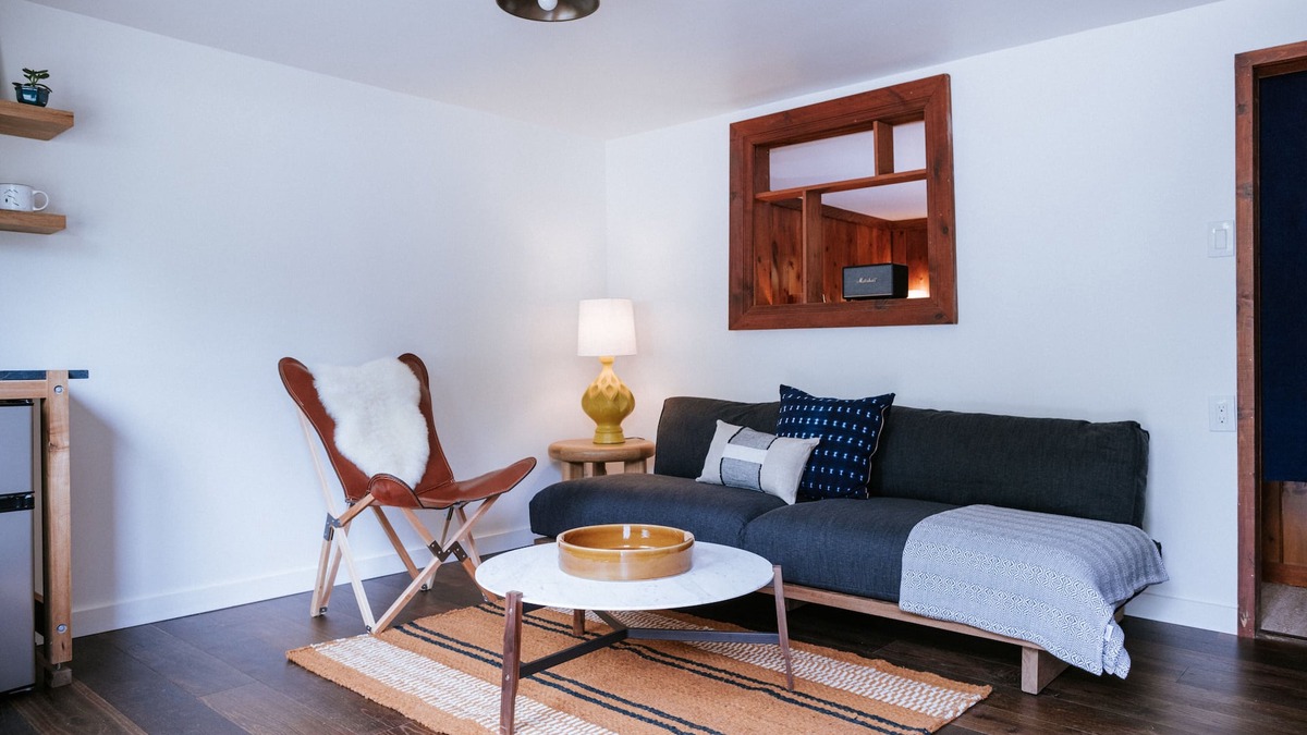 Mount Tremper Hotel | 1 Bedroom Suite with a Living Room
