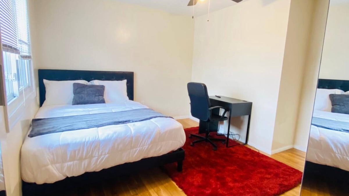 Laurel House | 1 Bedroom Terrace view Quiet Neighborhood shared bathroom living room,kitchen #4