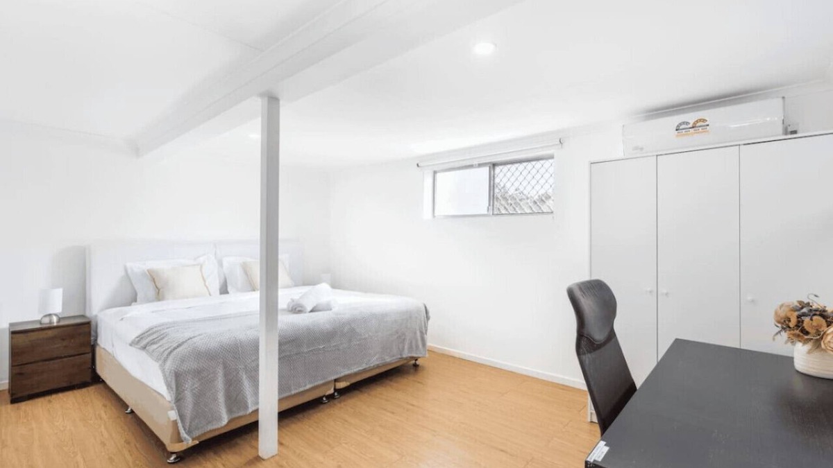Macgregor Apartment | 1 Bedroom Unit near highway/transports & shops