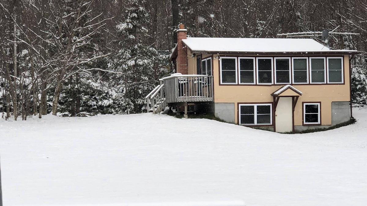 Holland House | 1 Bedroom Updated camp on Secluded Holland Pond