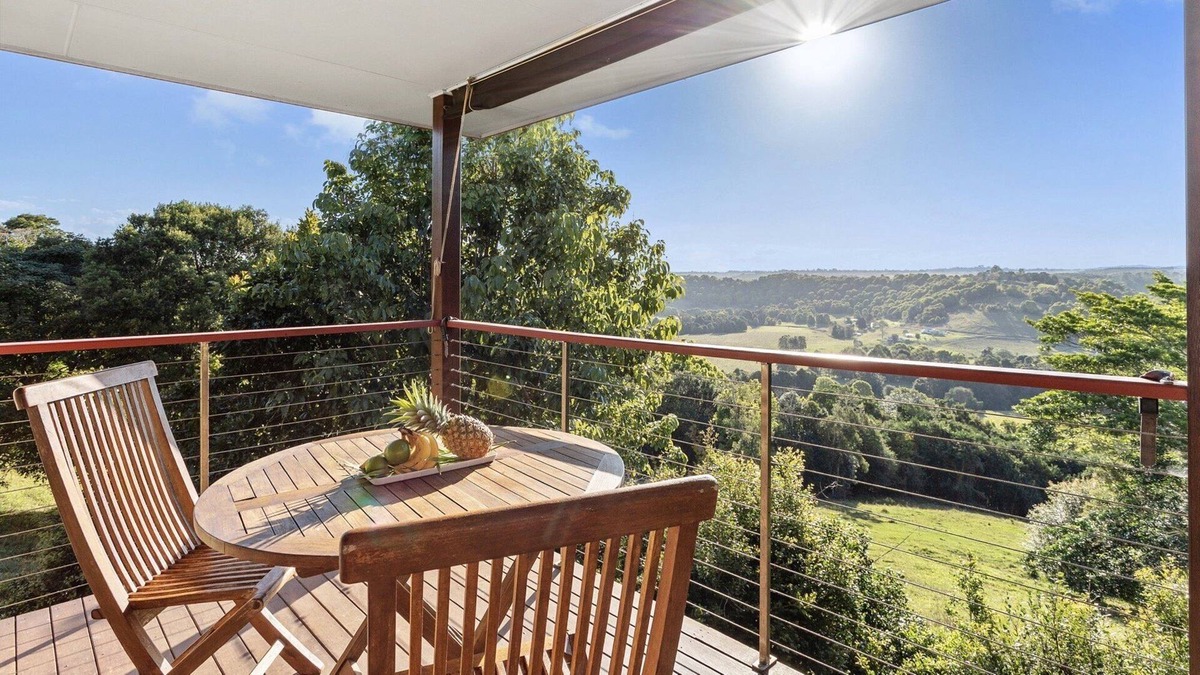 Clunes Villa | 1 bedroom Villa with large spa bath and stunning rural views.