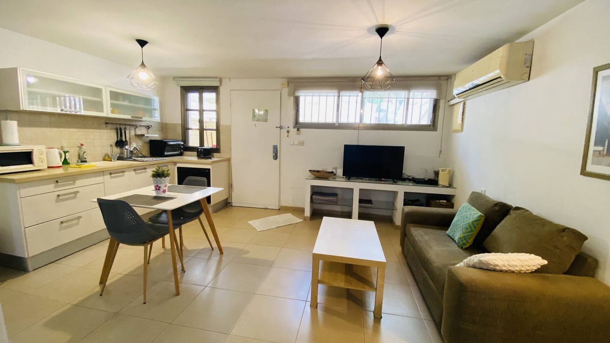 Ra'ananna Apartment | 1 bedroom with a garden - REF01