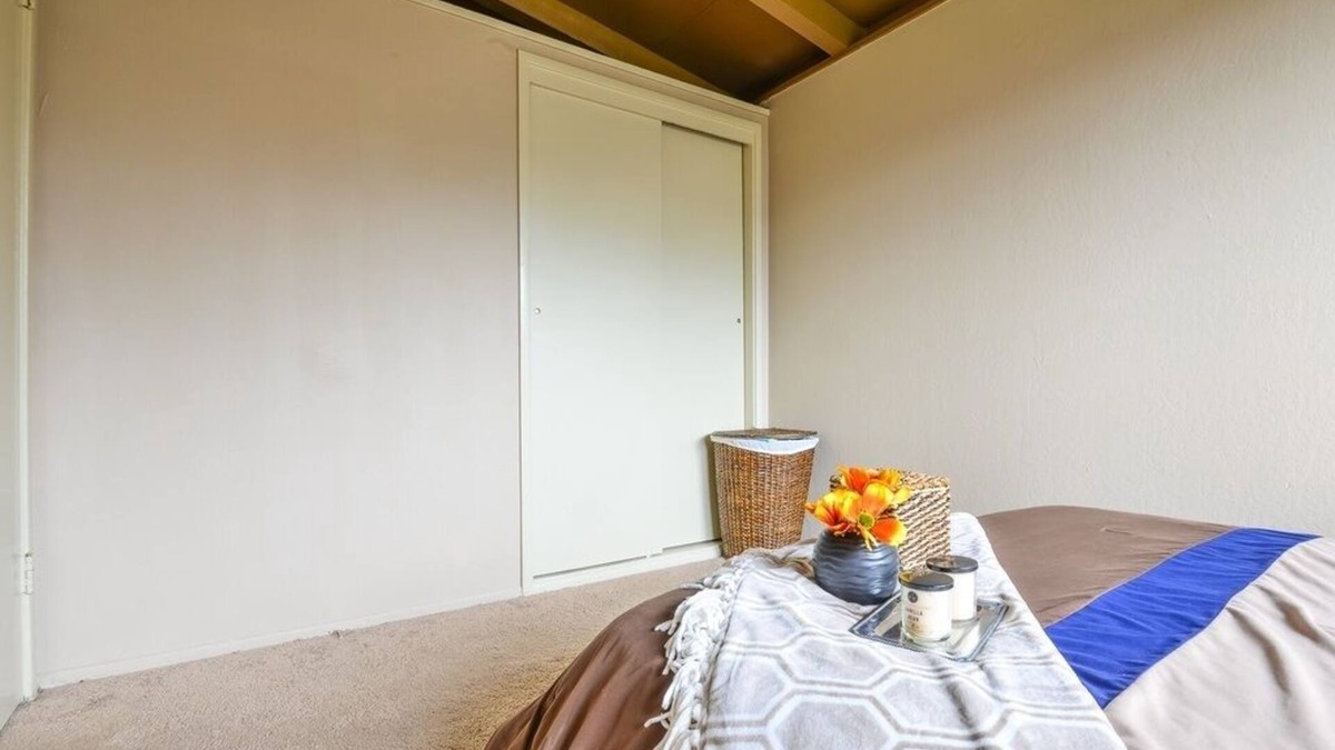 Hayward House | 1 Bedroom with Shared Bathroom
