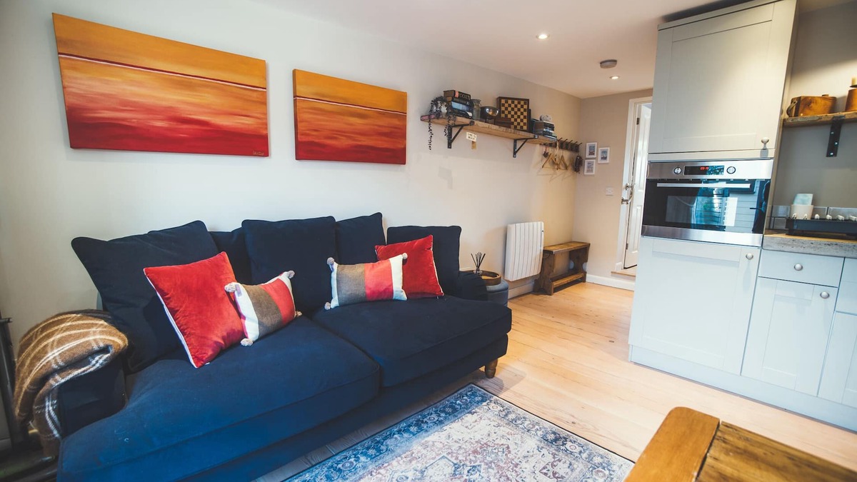 Stoke Fleming Apartment | 1-bedroomed self contained garden annexe with private courtyard & close to beach