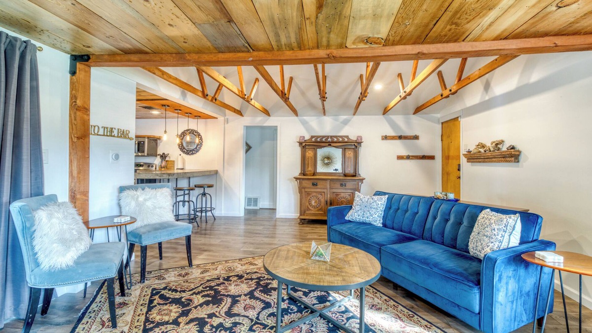 Larkspur House | #1 Bend Retreat! Near All! Kid and Pet Friendly!