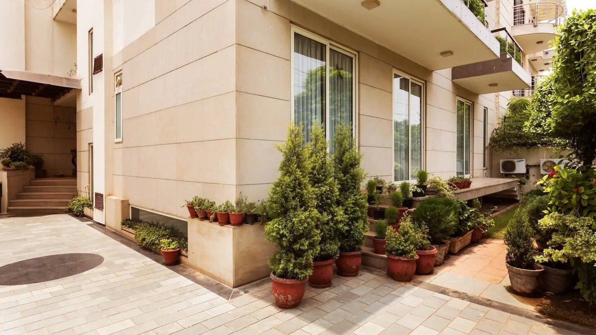 Sector 40 Bed & Breakfast | 1 BHK Serviced Apartment in awarded BnB Property