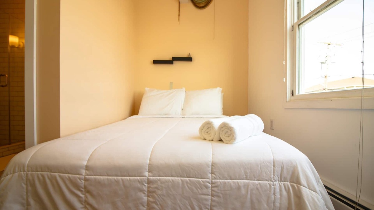 Holland House | 1 BLK from the Beach! The High Tide Studio #7
