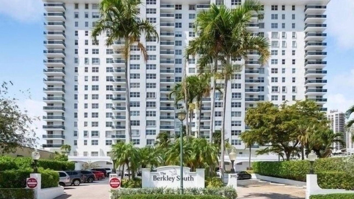 Lauderdale Beach Condo | 1 Block from Beach, Water View, 2 Bd, 2 Bth Pool, BBQ, Gym, Tennis ct, Rec.Room