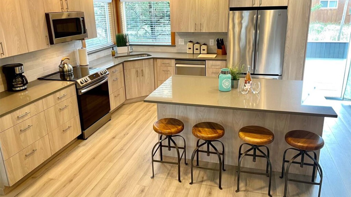 Kiwanda Shores House | 1 Block From Beach, Sleeps 12, Open Plan, Large Deck, Game Room