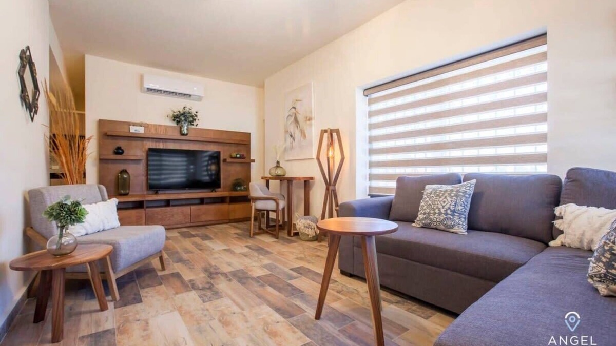 Esterito House | 1 Block to Malecón, Netflix, Beach Access