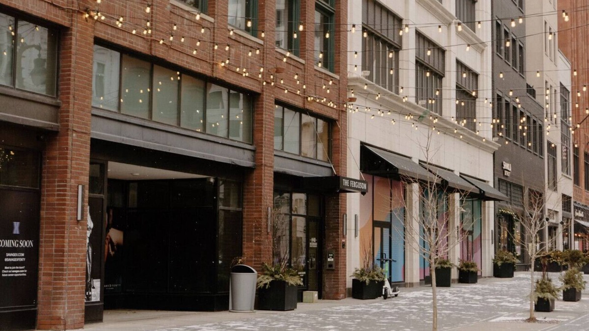 Brush Park Apartment | 1 BR Apt w Fireplace & Office Prime Location
