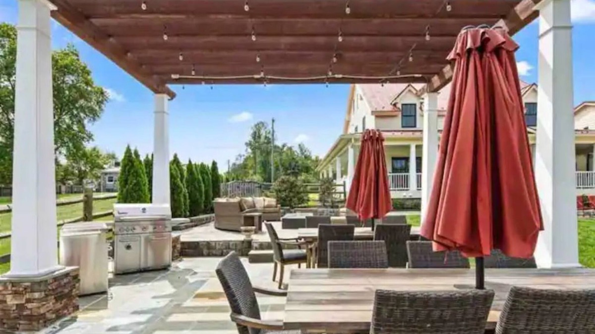 Stafford House | 1 BR barn with custom game room and amazing outdoor space! Swimming pool!