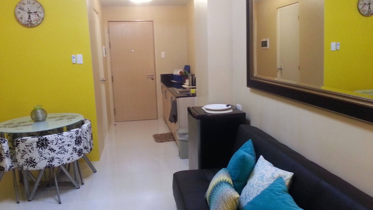 Canlubang Apartment | 1-BR Condo Overlooking Taal Lake/Volcano