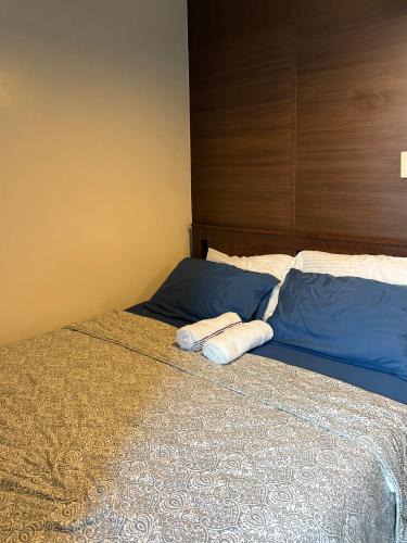 San Antonio Apartment | 1 BR Condo w Balcony in Air Residence Makati