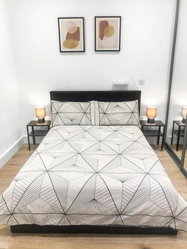 Harlington Apartment | 1-BR Flat next to Heathrow Airport London, 3-Beds, Free Parking