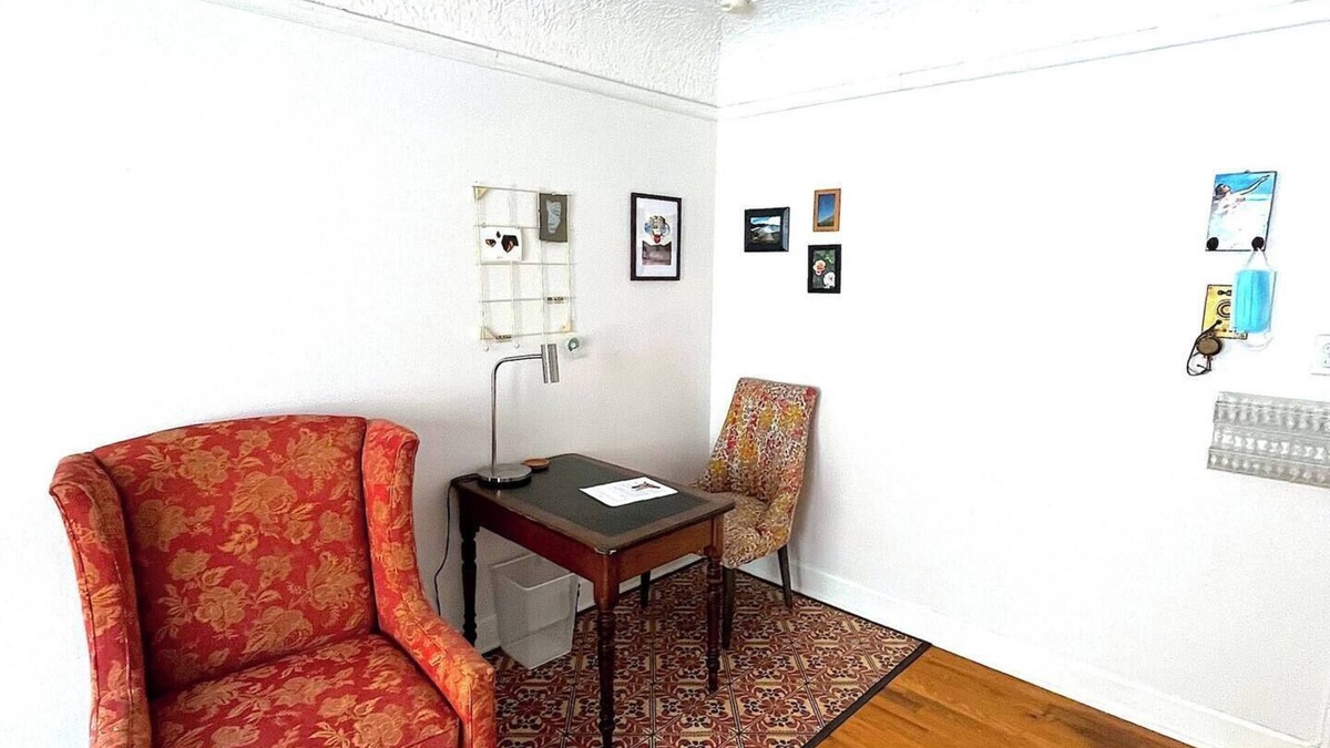 Kerns Apartment | 1 BR in NE Historic Building