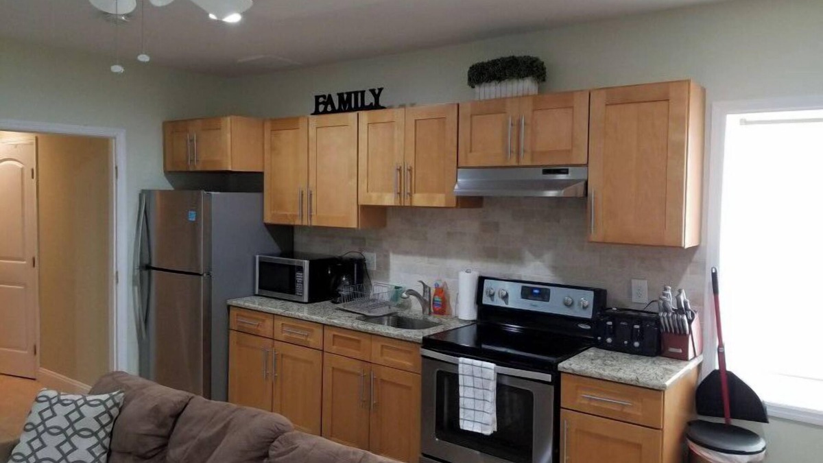 Paterson Apartment | 1 BR located 5 minutes away from St Joseph & Hackensack Hospital. 15 min to NYC