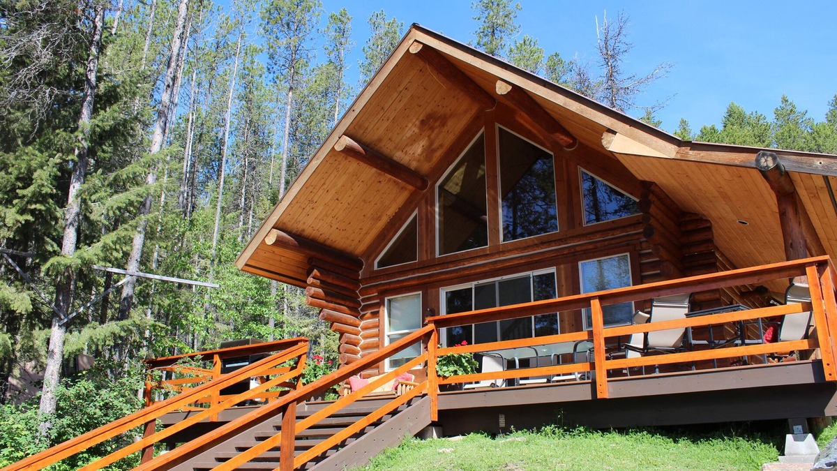 West Glacier Apartment | 1 BR+ Loft, Log Cabin With Lakeview, Sleeps 4, 5 mins to Glacier