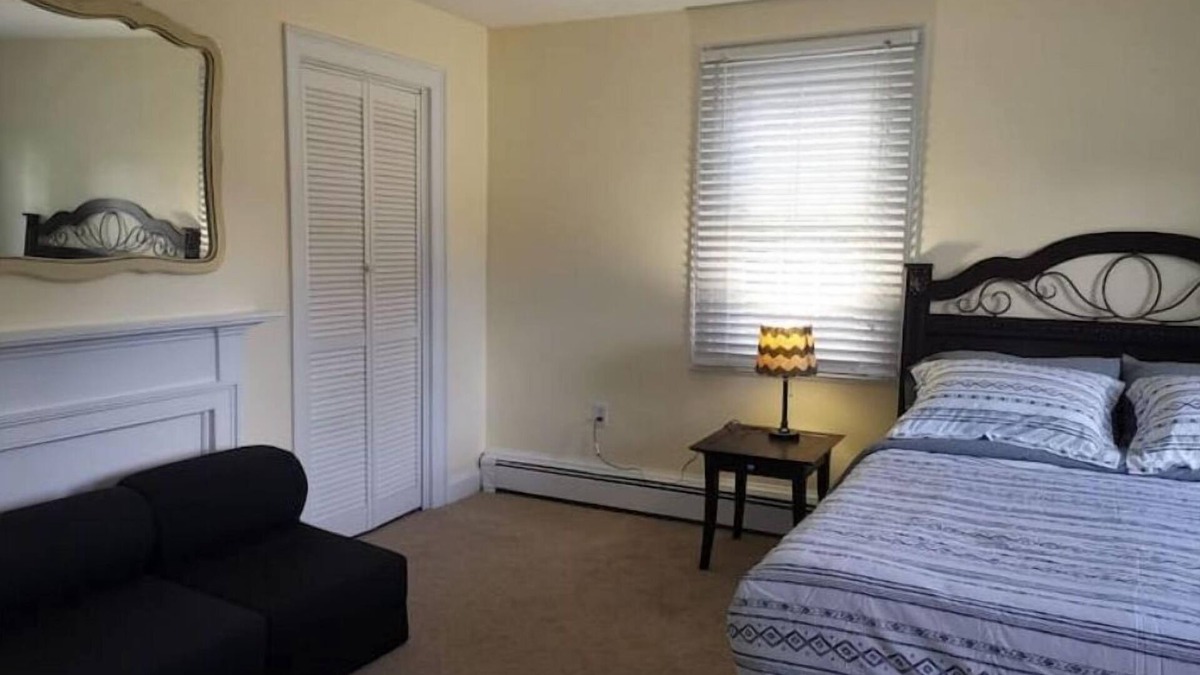 Framingham Apartment | 1 BR unit, private entrance and bathroom, free parking, walk to FSUnn