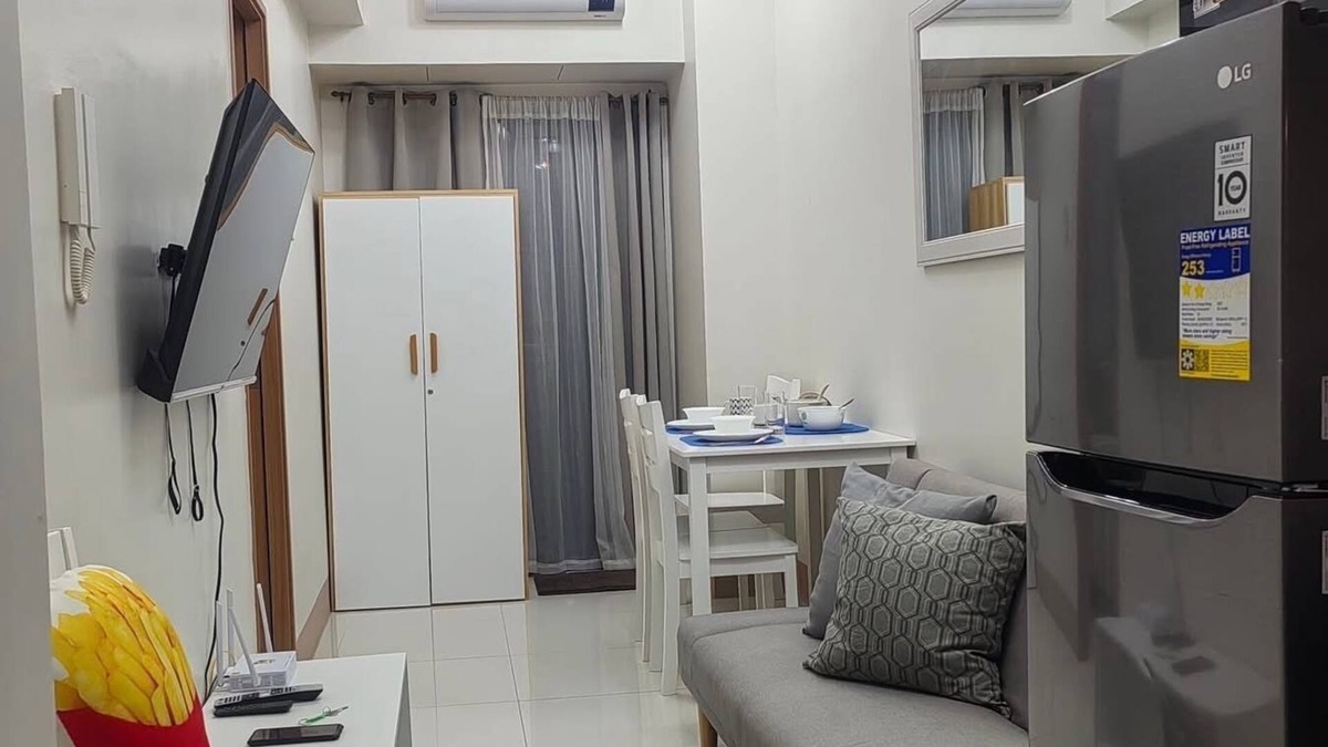 Pasay Condo | 1 BR unit w/Balcony located in prime location in Pasay mall of Asia near airport