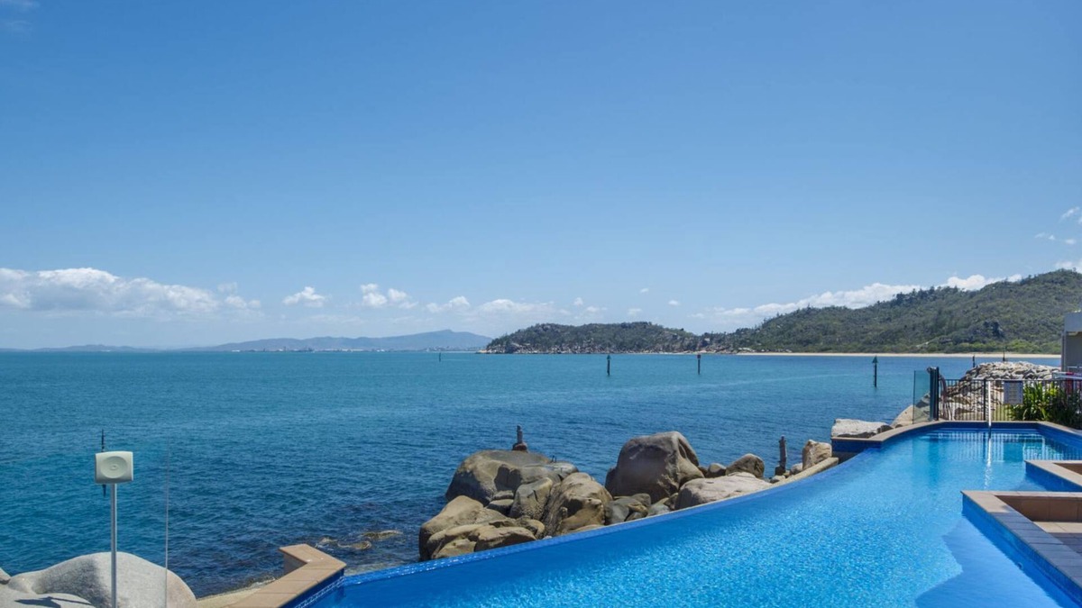Nelly Bay Apartment | 1 Bright Point Apartment 4502