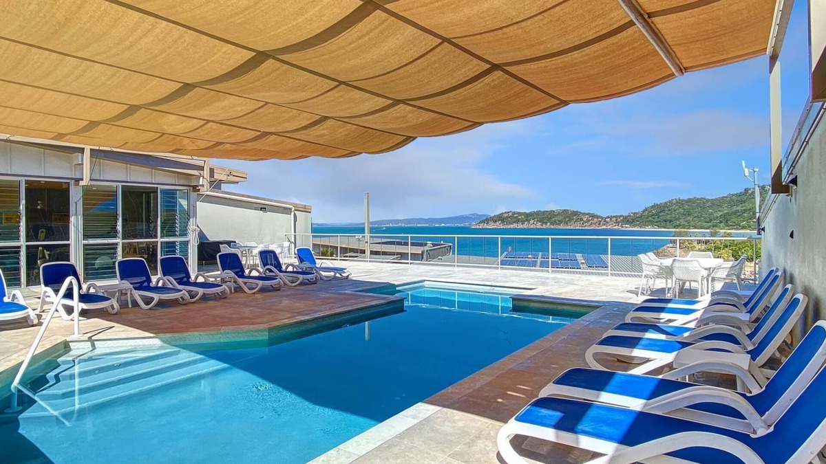 Nelly Bay Apartment | 1 Bright Point Apartment 1407