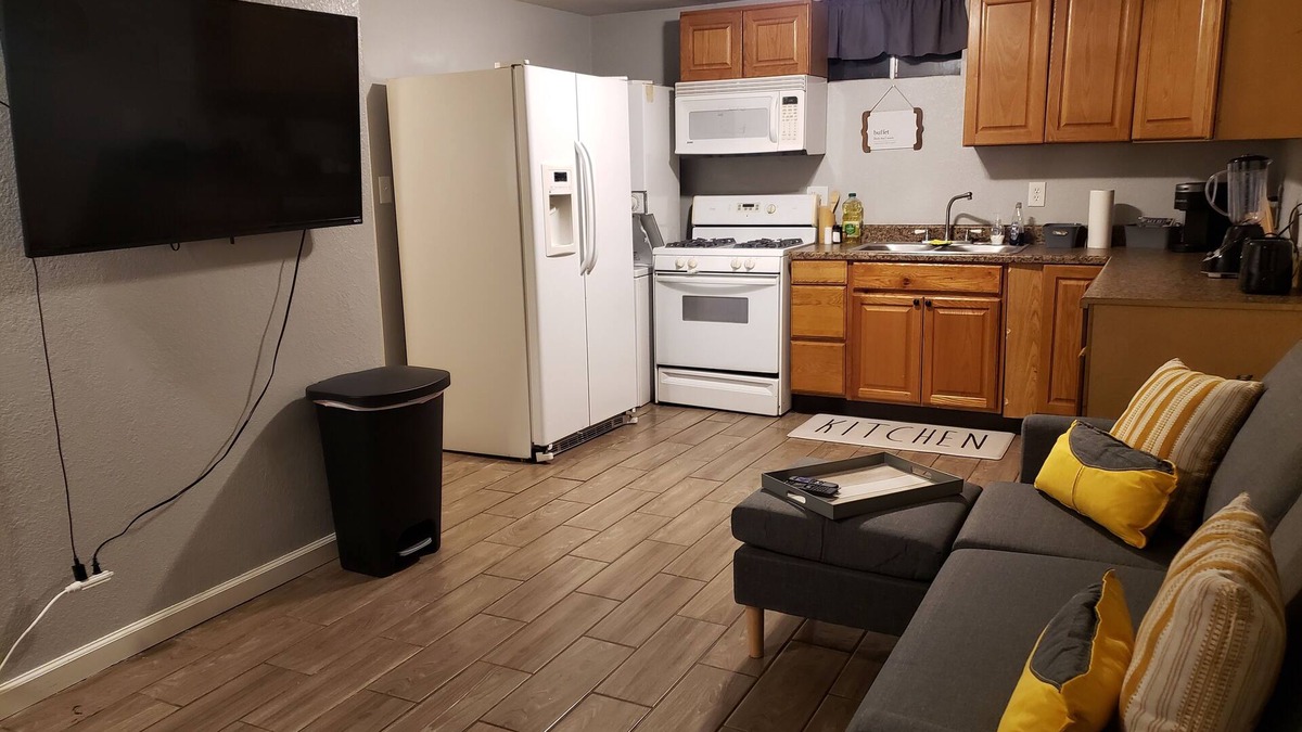 Lakewood House | 1 BRM Basement Apartment/420 friendly outside