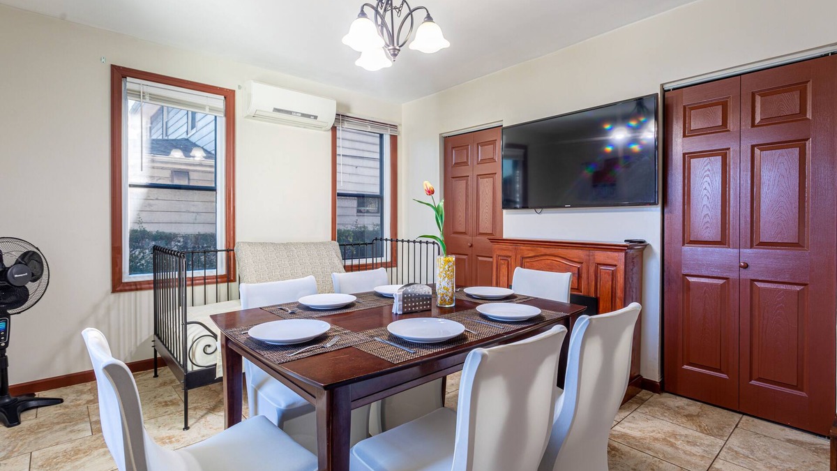 Hillside House | ⭐️ 1 Bus Stop to NYC✈️EWR Airport 4BR House+Hot Tub+Free Parking