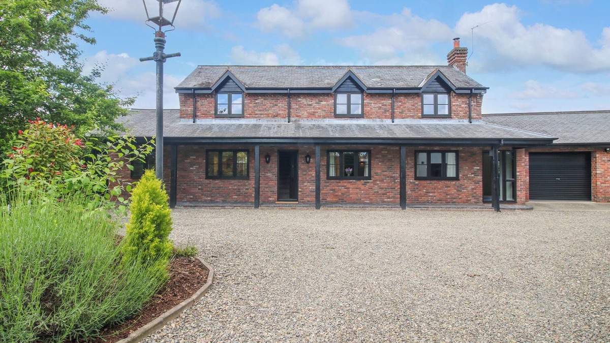 St Martins Cottage | 1 CLARKES LANE, pet friendly, with hot tub in St Martins