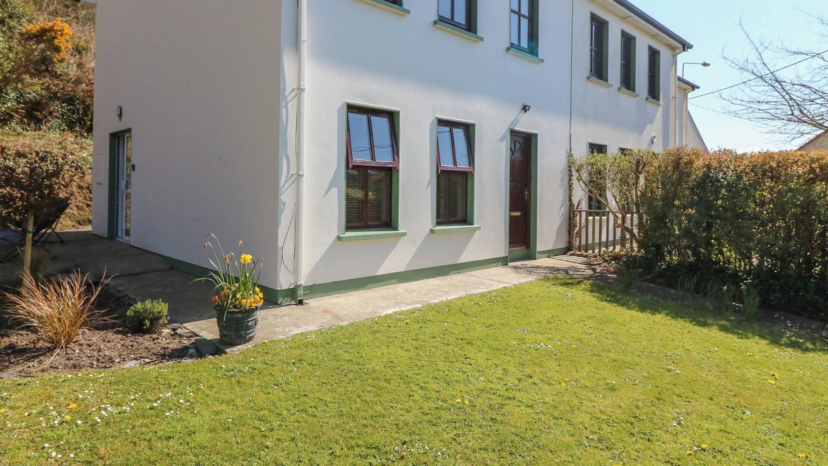 Rosscarbery Cottage | 1 CLOSHEEN LANE, pet friendly in Rosscarbery, County Cork