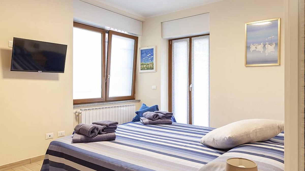 Somma Lombardo House | 1-Double bed, two singles, Private bathroom