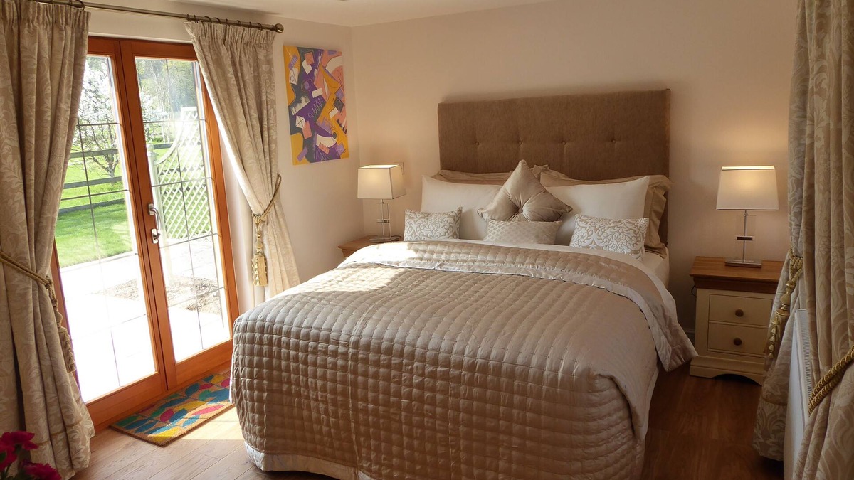 Lower Assendon Bed & Breakfast | 1 double room in cosy private cottage, Henley on Thames
