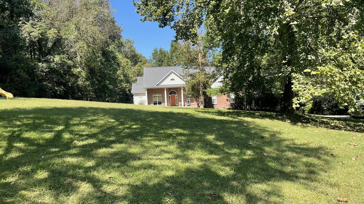 Kingston Springs Apartment | 1 extra large bedroom in the woods with pool table and hot tub.