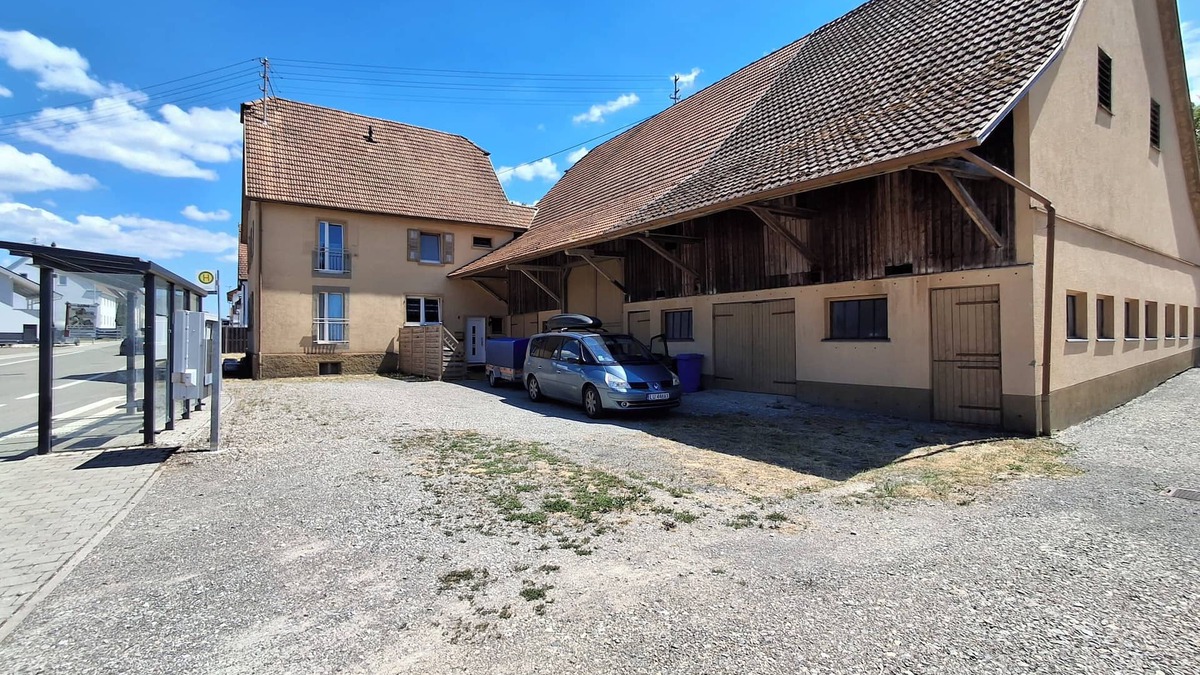 Kaltbrunn Apartment | 1 floor upper floor 3 bedroom apartment kitchen WLAN SmartTV large parking lot