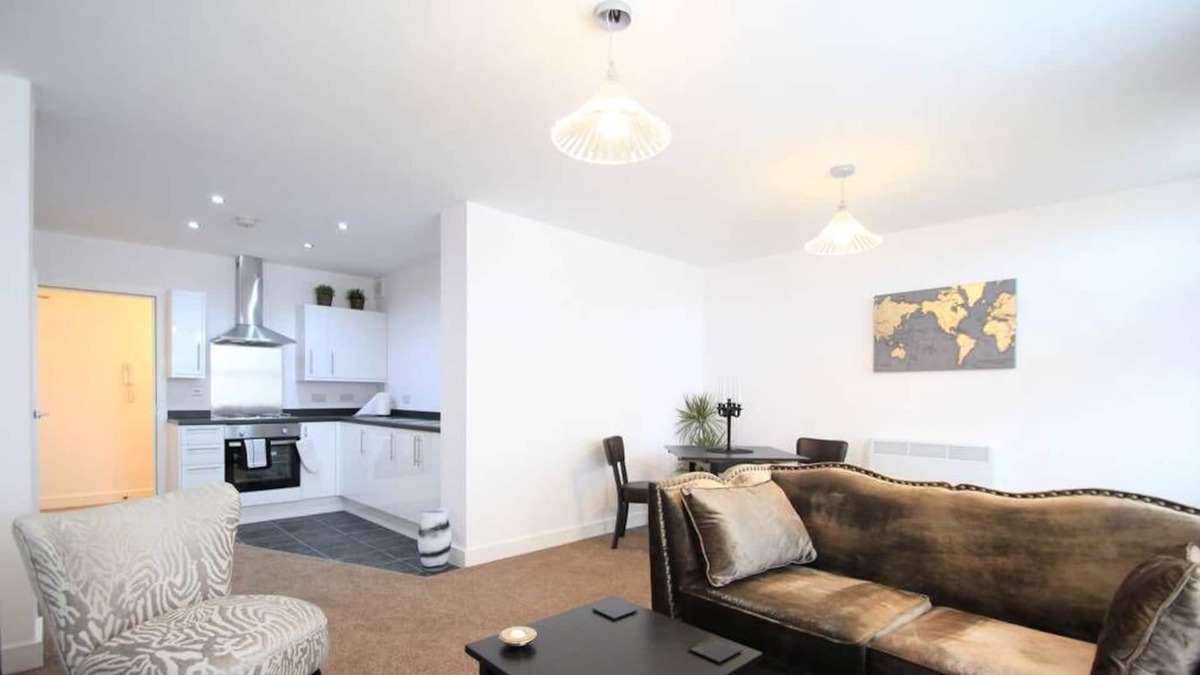 Stafford Apartment | 1 Friars House, Town Centre, Stafford