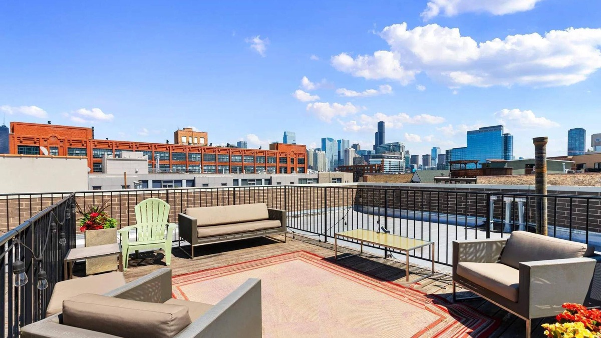 River West Apartment | 1 Garage Parking/Skyline Rooftop/PingPong/Balcony