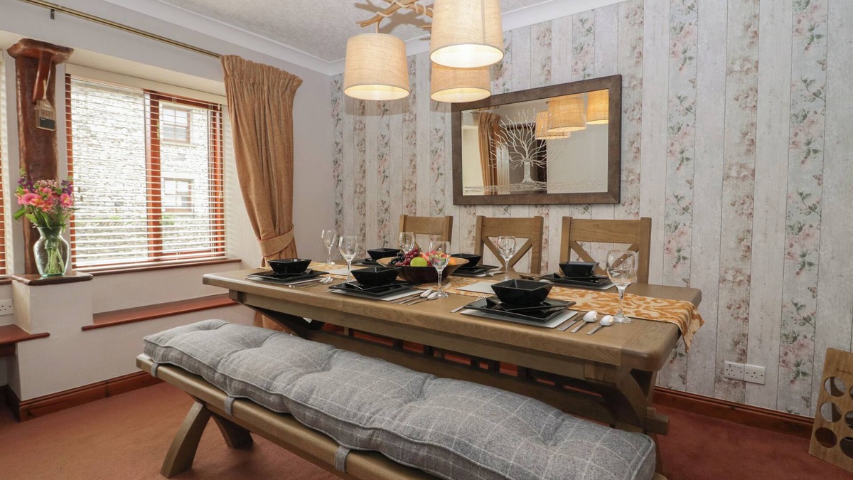 Meathop Cottage | 1 GILPIN HOUSE, pet friendly, with a garden in Levens