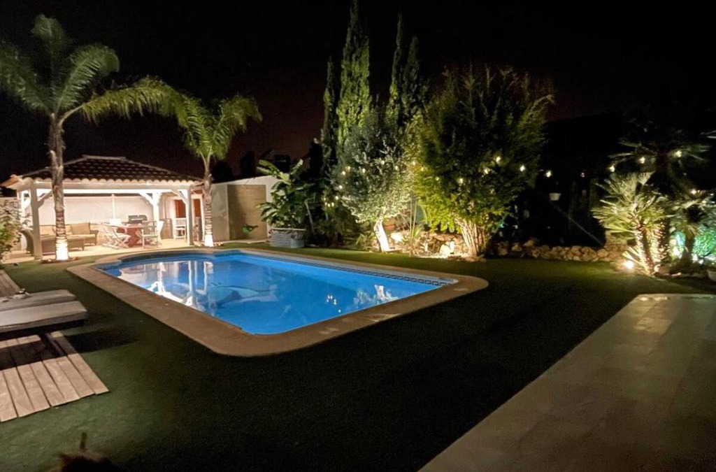 San Vicente del Raspeig House | 1 Habitación con baño privado frente a la piscina, máximo para 4 personas, No es la casa completa,1cama y 1 sofa-cama
