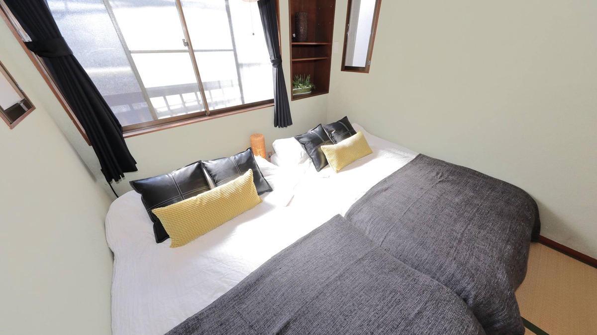Tsuruhashi House | 1 house completely rented out/3 min. by JR Tennoji train/10 min. by Namba train/Direct connection to Kansai International Airport! Direct train to Osaka Castle