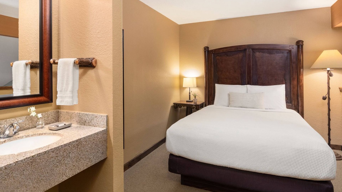 Rothschild Hotel | 1 King, 1 Queen Loft Suite With Kitchen, Access to Pool, Hot Tub, and Gym