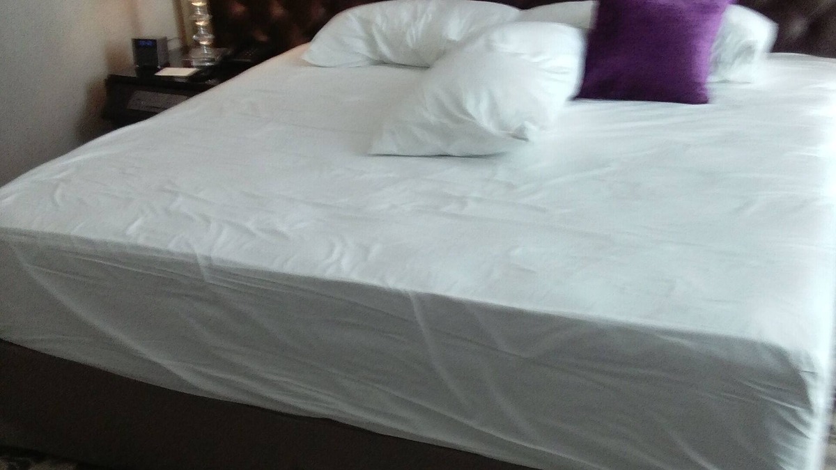 Surabaya Apartment | 1 King Bed Apartment.