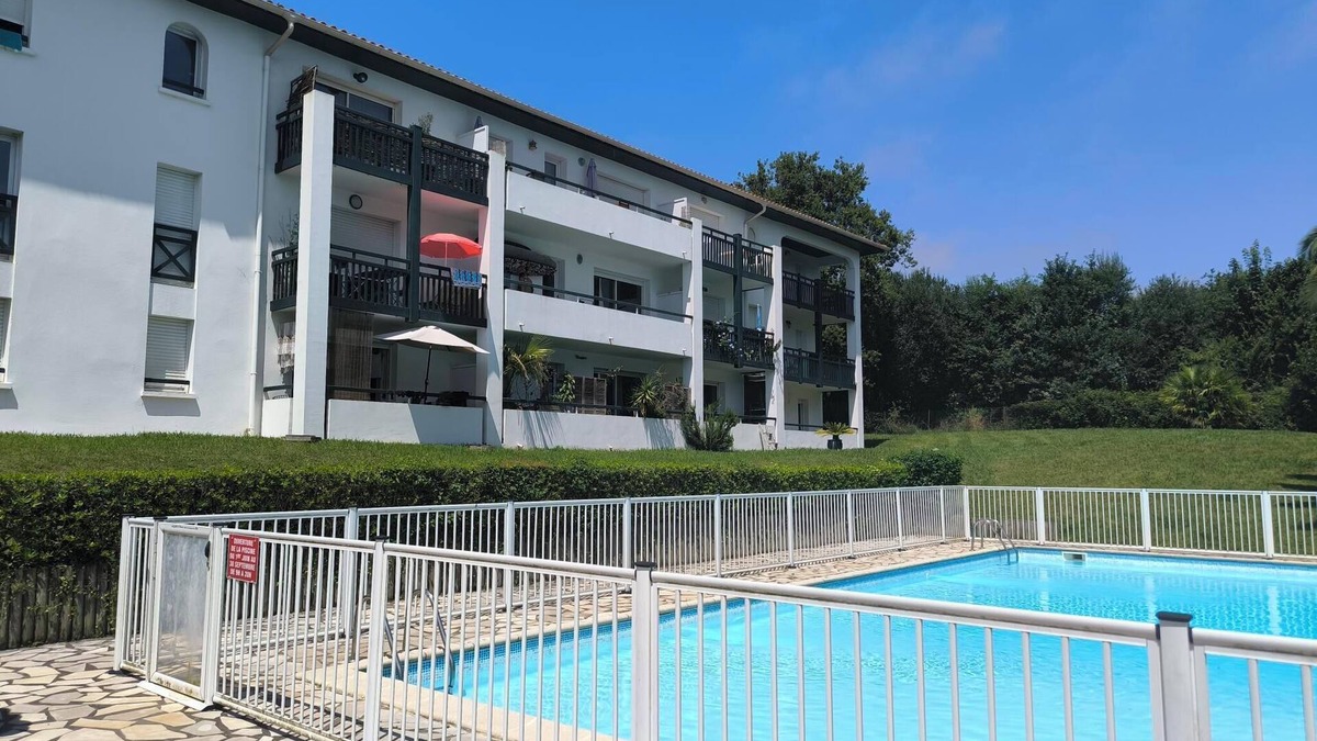 Bidart Apartment | 1 km from the sea, quiet apartment with view of the countryside, on second floor