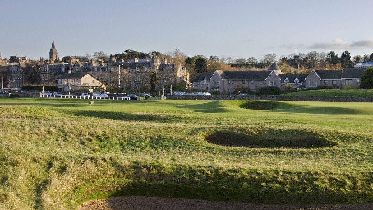 St. Andrews House | 1 Links Crescent 5 Star Selfcatering House Overlooking Old Course in St Andrews
