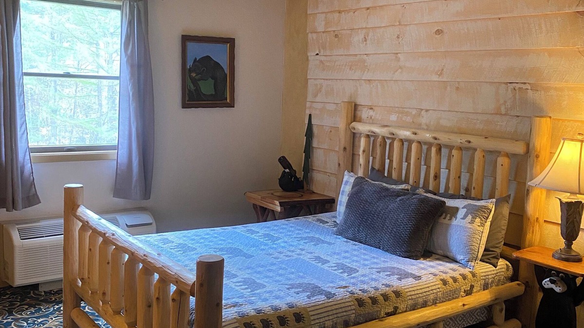 Cooksburg Apartment | 1-Lodge Room
