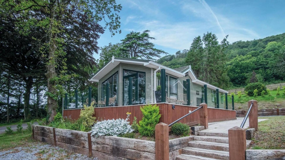 Llanddowror Apartment | 1 Manor Lodge - 3 Bedroom Lodge - Pendine