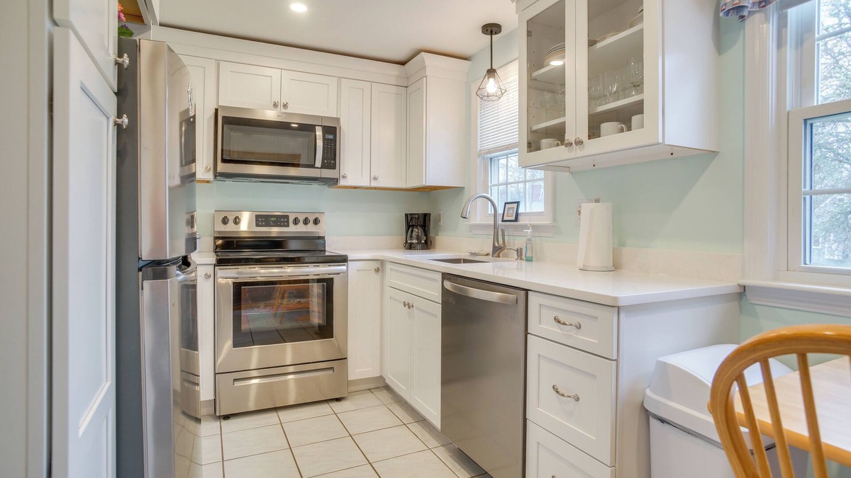 West Dennis Cottage | 1 Mi to Beach: Cape Cod Escape w/Yard!