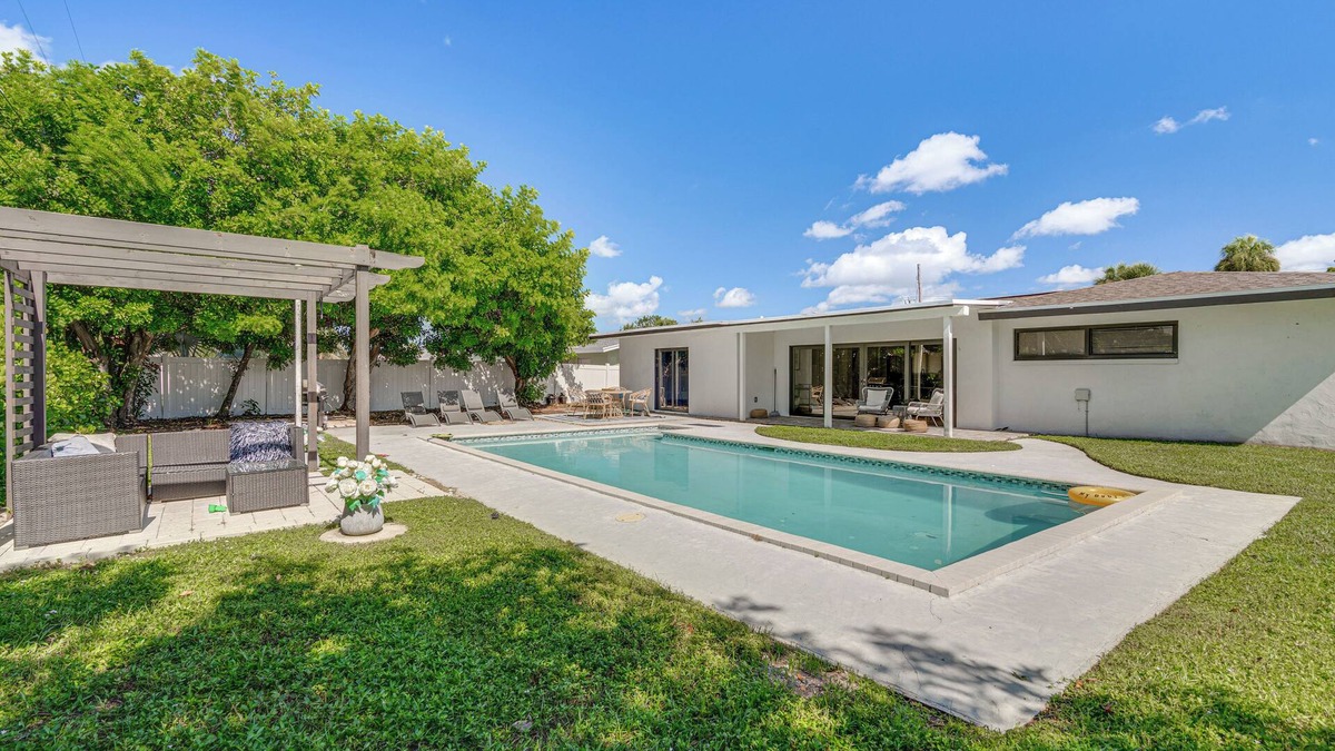 Yacht Club House | 1 Mi to Beach: Modern Cape Coral Home w/ Pool