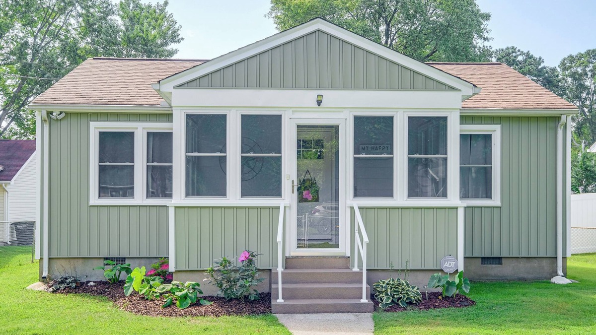 Issue House | < 1 Mi to Colonial Beach: Coastal Gem w/2 Porches