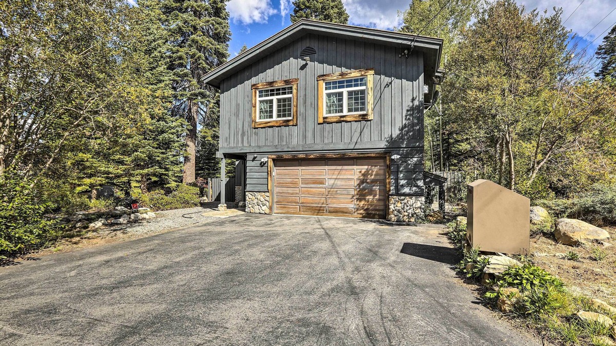 Comstock Acres House | 1 Mi to Commons Beach: Tahoe City Getaway!