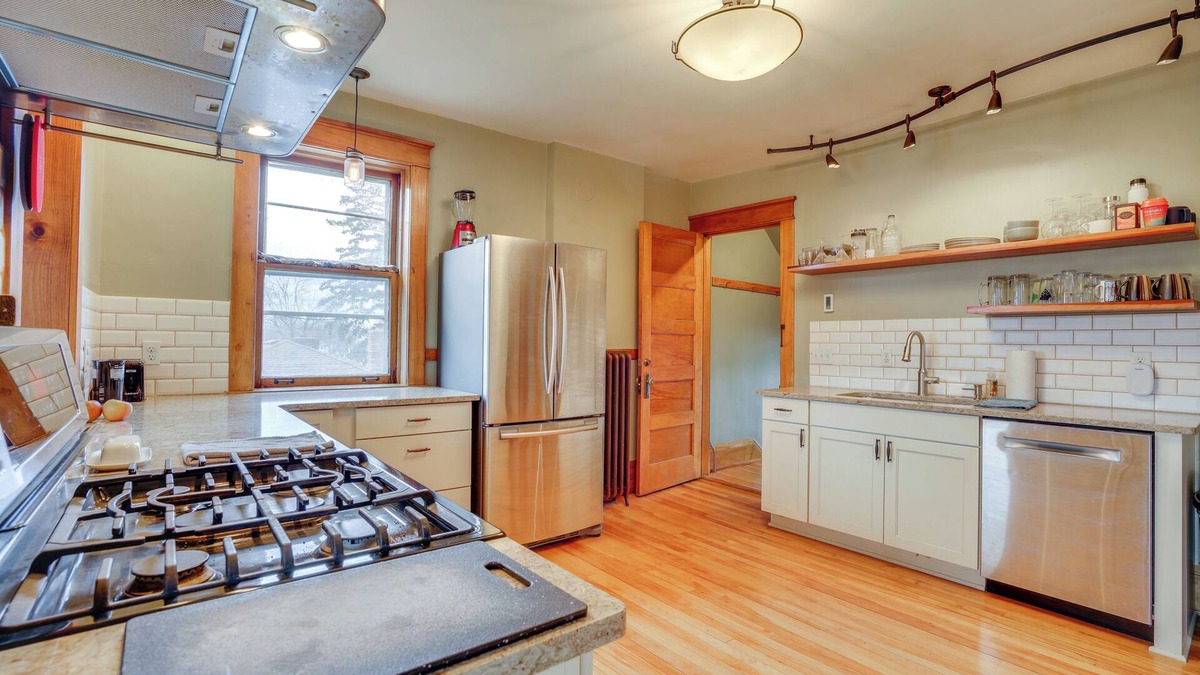 North End Apartment | 1 Mi to Como Park: WFH-Friendly Saint Paul Duplex!